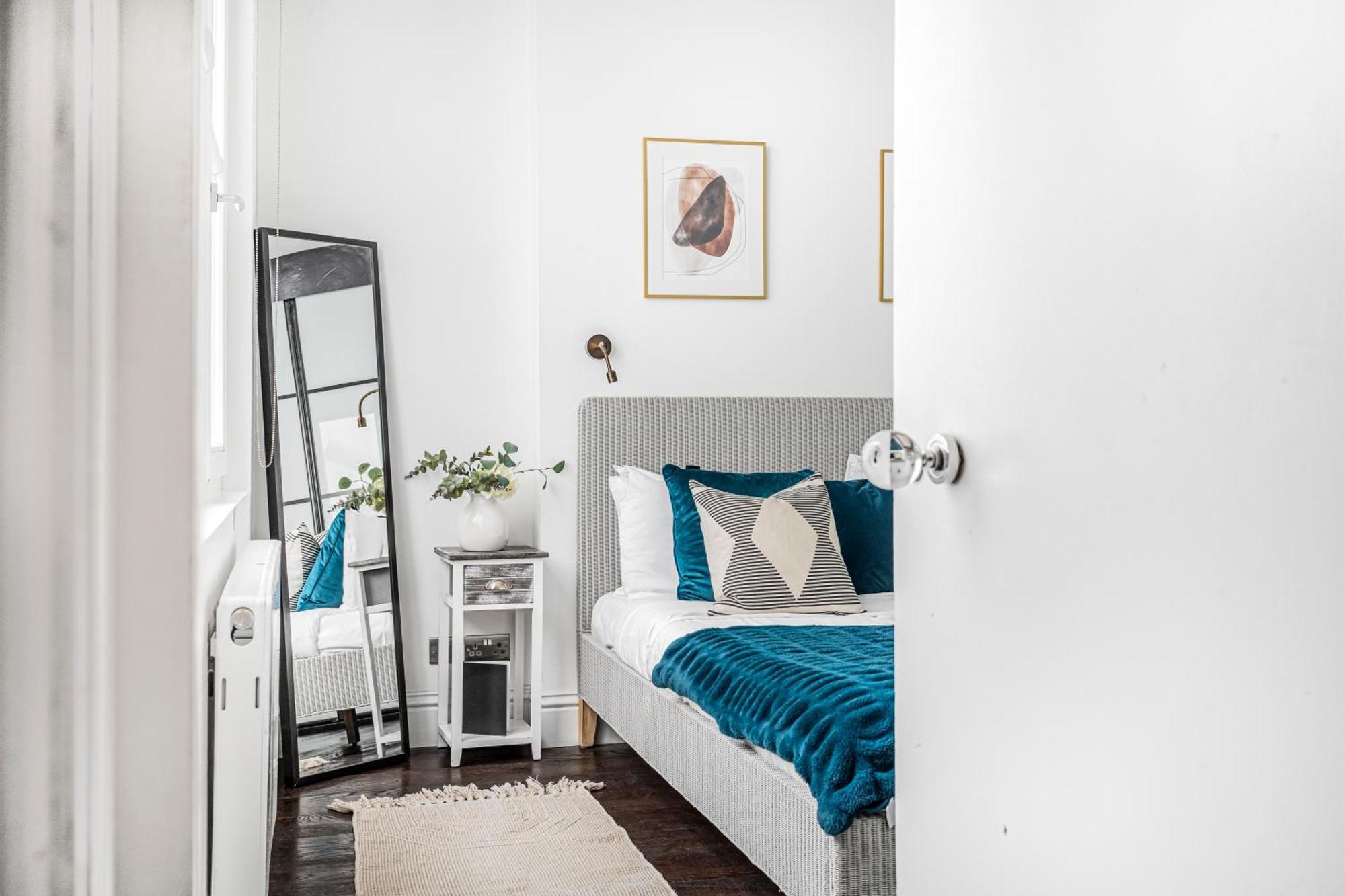 Апартаменты Classy High Ceilings 2 Bdr Next To Hyde Park *