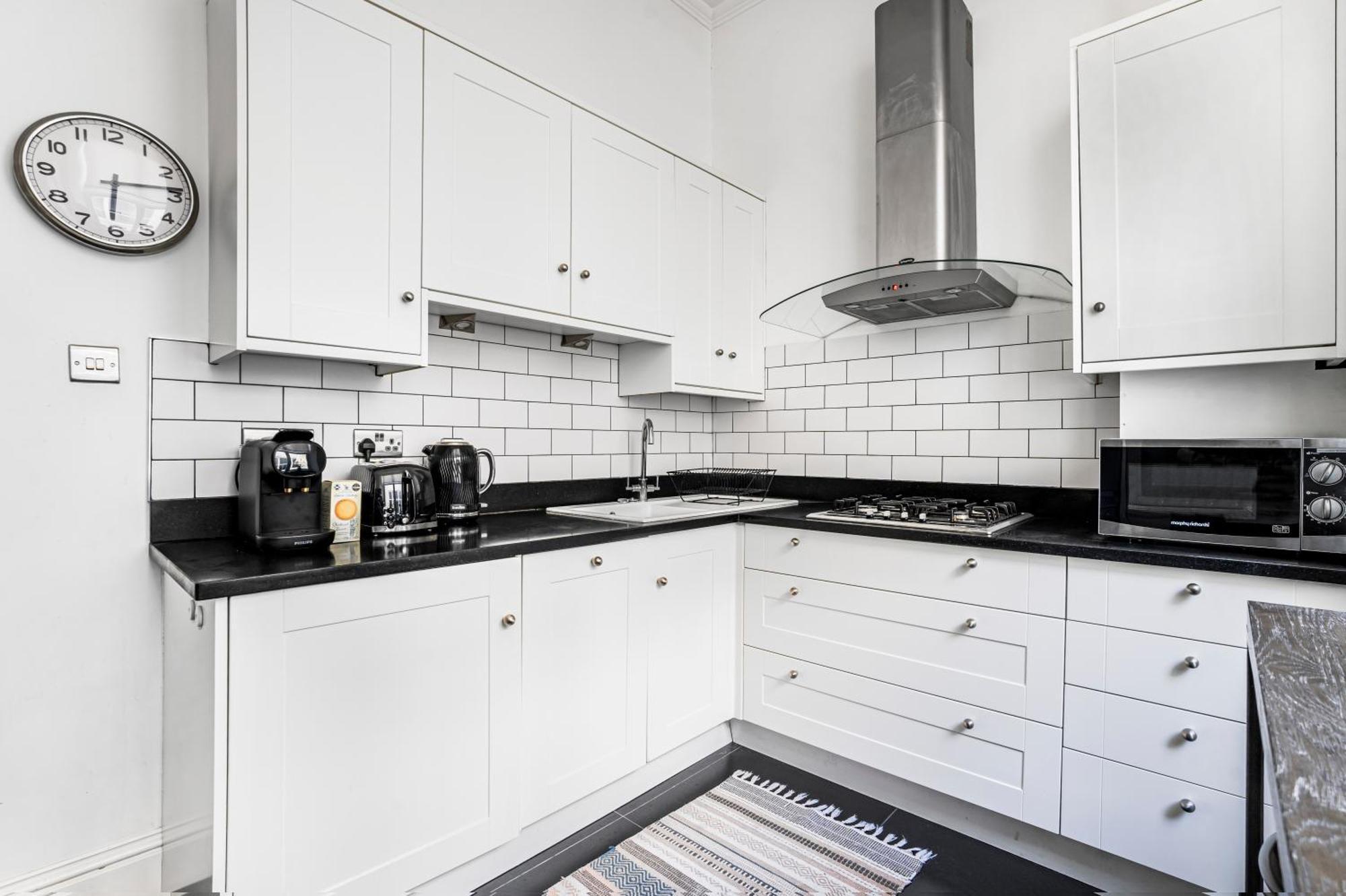 Classy High Ceilings 2 Bdr Next To Hyde Park Лондон